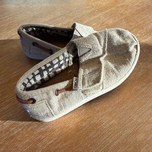 TOMS toddler 8T Beige Canvas Slip-Ons